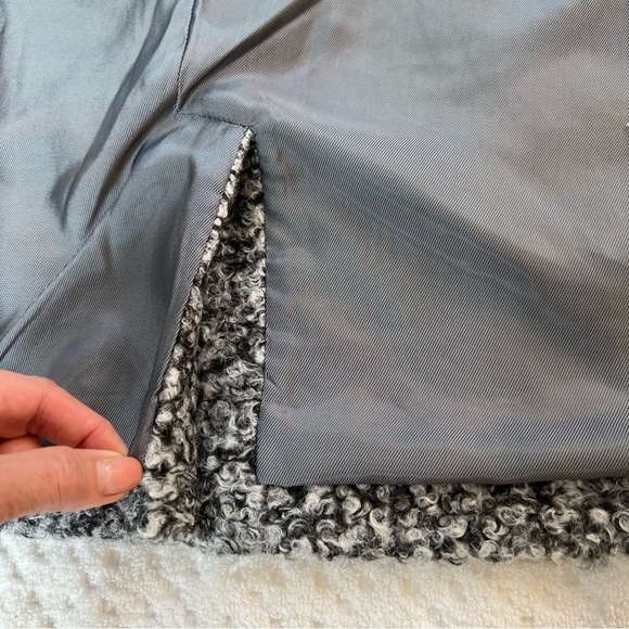 NWOT J. McLaughlin Lark Boucle Teddy Stadium
Coat Button Front Overcoat In Gray - Picture 10 of 11